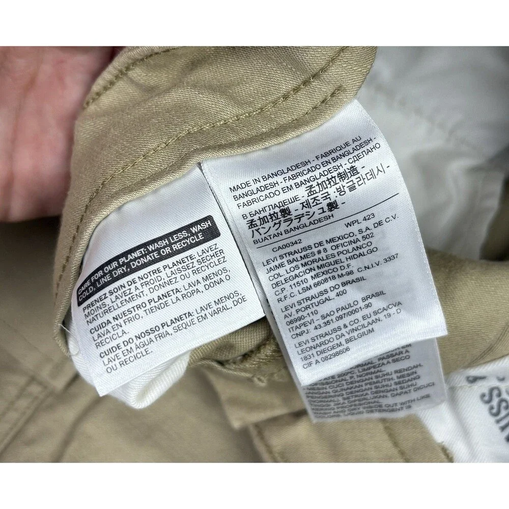 Levi’s Cargo Shorts / Khaki / Tan / Y2K / Size 30
